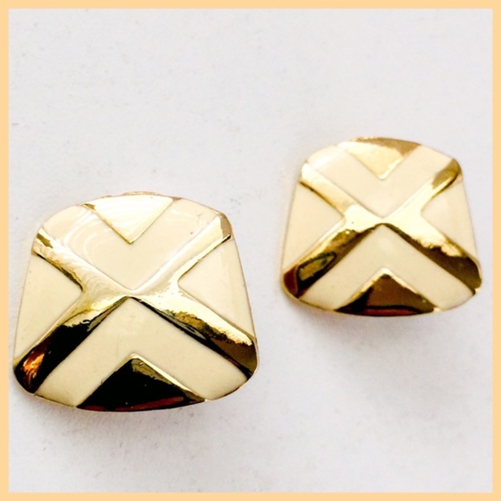 Vintage Chevron Design Clip-On Earrings